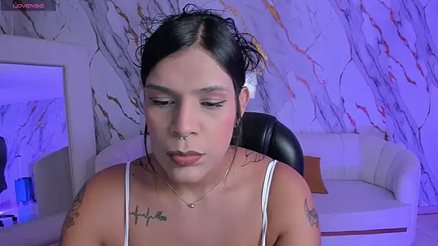 SarahYates online show from July 25, 2026, 7:42 pm