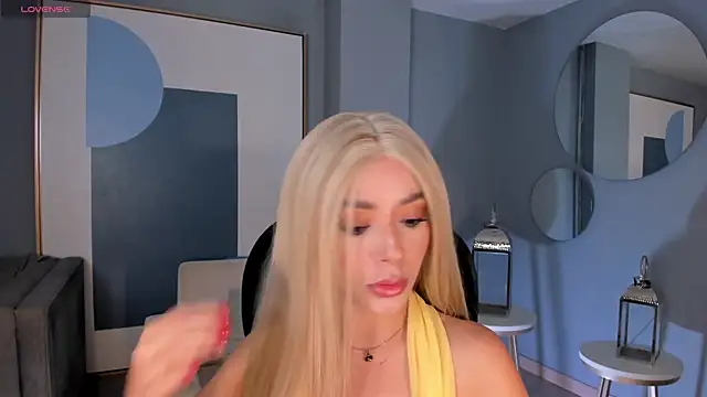 IsabellaMoreau online show from June 6, 2026, 7:52 pm