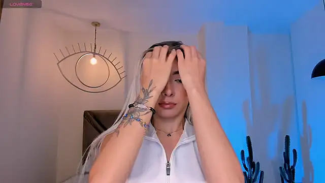 IsabellaMoreau online show from February 22, 2026, 5:47 pm