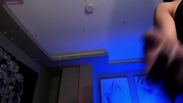 IsabellaMoreau online show from November 17, 2025, 7:40 pm