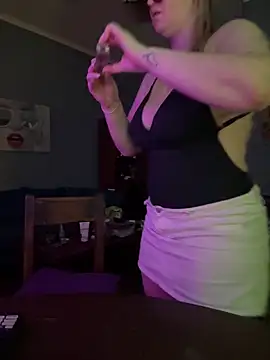 Snapshot of Granlady7 chatting on February 4, 2026, 11:44 pm Granlady7 online show from February 4, 2026, 11:44 pm