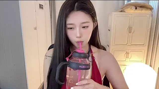 yiyi5588 online show from July 24, 2026, 11:56 pm