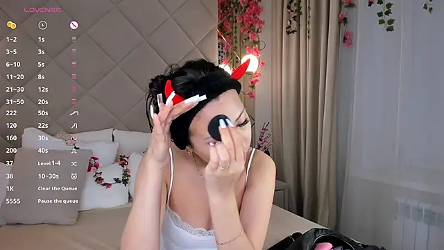 Nelly Kimm online show from November 27, 2025, 1:17 am