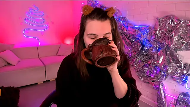 TessaMill online show from December 23, 2025, 5:29 am