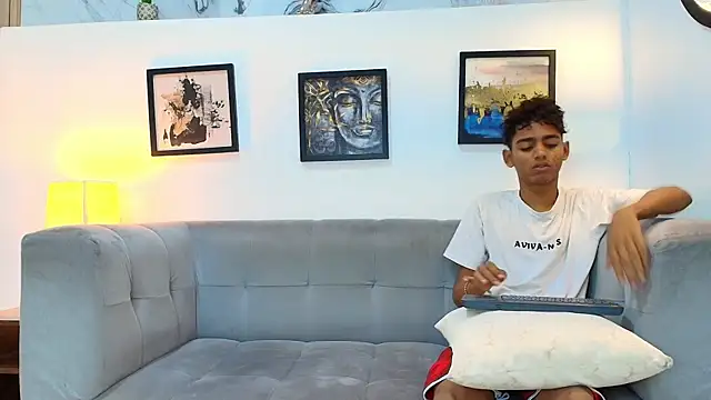 TWINKS FRIENDS online show from May 14, 2026, 1:19 pm