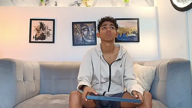TWINKS FRIENDS online show from May 28, 2026, 1:28 pm