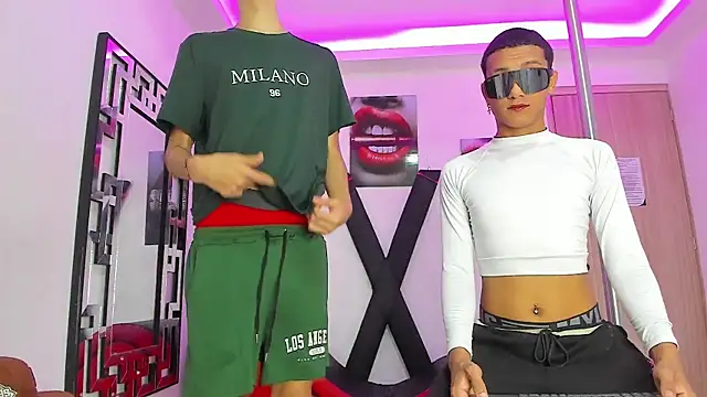 Snapshot of TWINKS_FRIENDS chatting on October 14, 2025, 7:31 am TWINKS FRIENDS online show from October 14, 2025, 7:31 am