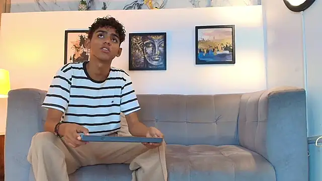 TWINKS FRIENDS online show from May 29, 2026, 1:28 pm