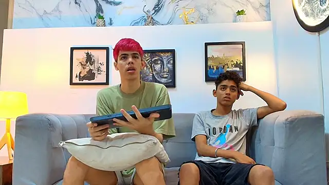 TWINKS FRIENDS online show from May 19, 2026, 1:29 pm
