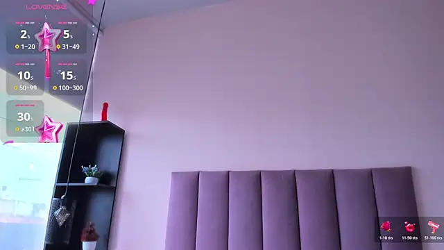 violet myerrs online show from November 26, 2025, 12:38 pm