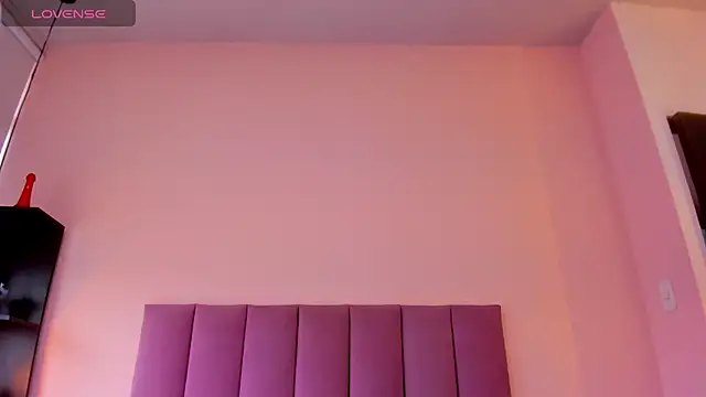 violet myerrs online show from December 22, 2025, 2:39 pm