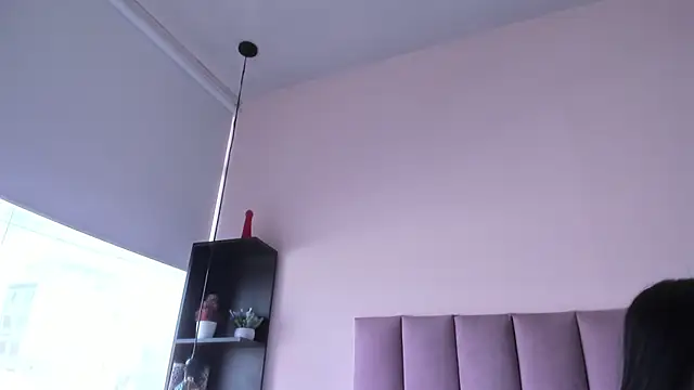 violet myerrs online show from November 29, 2025, 1:44 pm