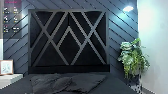 zoe martins  online show from December 1, 2025, 5:25 pm