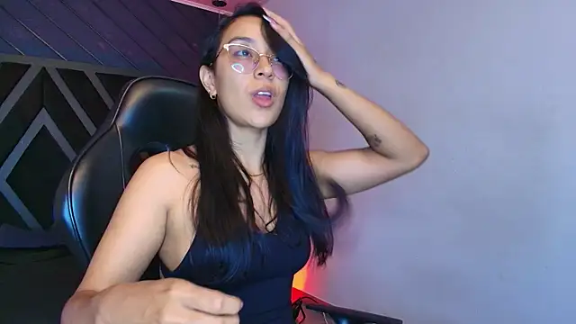 zoe martins  online show from April 13, 2026, 5:17 pm