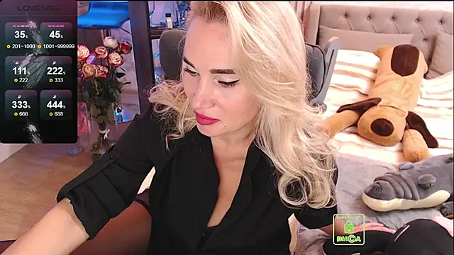 FreeBerryMILF online show from April 30, 2026, 9:52 pm