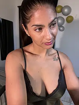 Snapshot of chicachocolate01 chatting on April 2, 2026, 9:32 pm chicachocolate01 online show from April 2, 2026, 9:32 pm