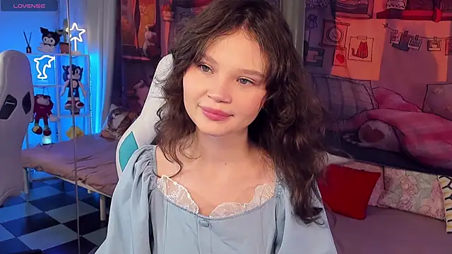 EmilyChaves online show from December 15, 2025, 6:19 am