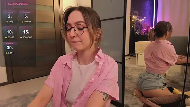 Snapshot of Annie_Leone chatting on February 10, 2026, 11:26 pm Annie Leone online show from February 10, 2026, 11:26 pm