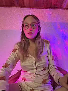 ReenKitty online show from March 26, 2026, 5:17 am