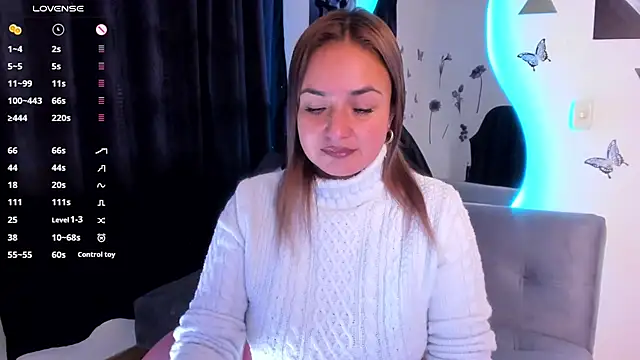 luciamature  online show from November 6, 2025, 9:30 pm