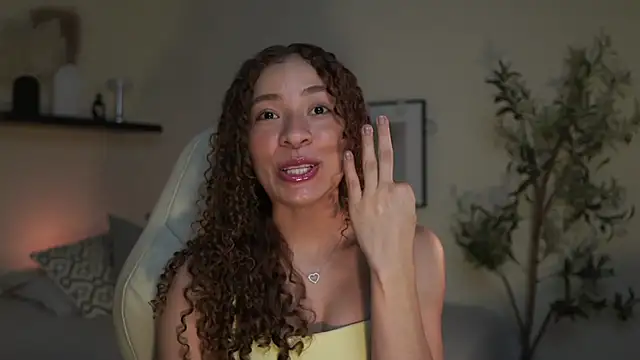 Snapshot of isabella-garcia- chatting on July 25, 2026, 9:10 pm isabella-garcia- online show from July 25, 2026, 9:10 pm