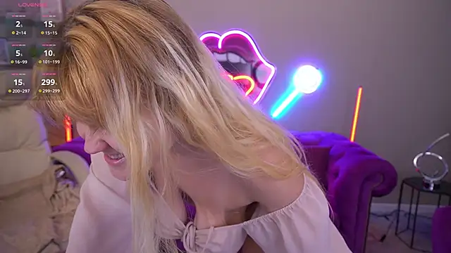 BellaLaPetit online show from November 26, 2025, 2:39 pm