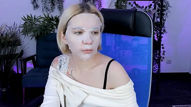 AuroraWrenfield online show from December 5, 2025, 4:44 am