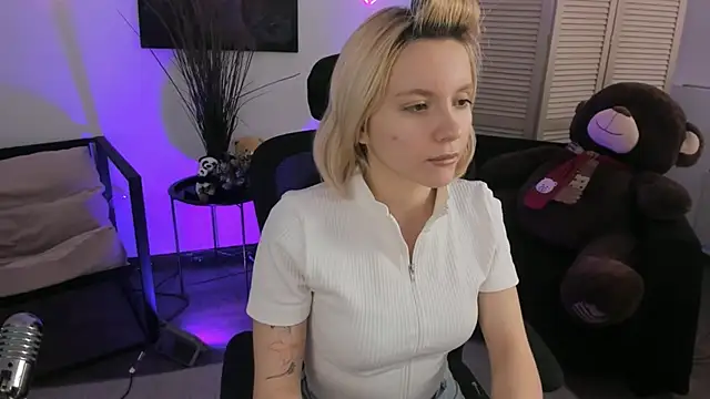 Snapshot of AuroraWrenfield chatting on February 2, 2026, 7:29 am AuroraWrenfield online show from February 2, 2026, 7:29 am