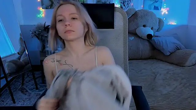 Snapshot of AuroraWrenfield chatting on February 17, 2026, 4:21 am AuroraWrenfield online show from February 17, 2026, 4:21 am