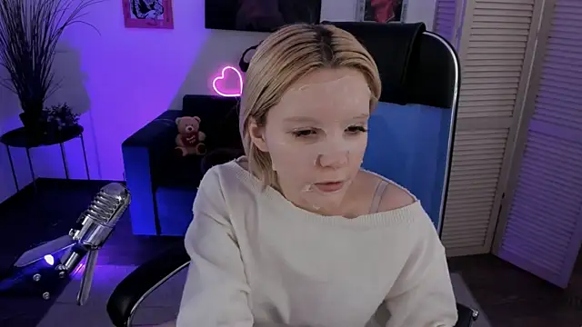 AuroraWrenfield online show from January 13, 2026, 10:08 am