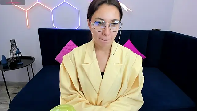 Kat  cat online show from November 3, 2025, 1:33 am