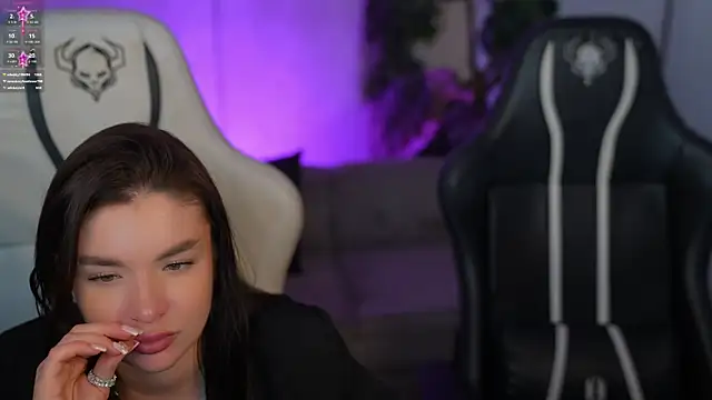 Goldie Flame online show from November 17, 2025, 7:51 pm