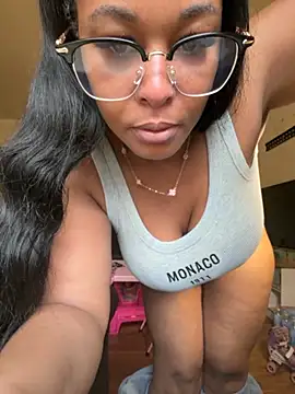 yummy0322 online show from October 28, 2025, 12:37 pm