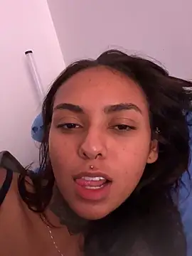 iamkatty  online show from September 21, 2025, 6:46 pm