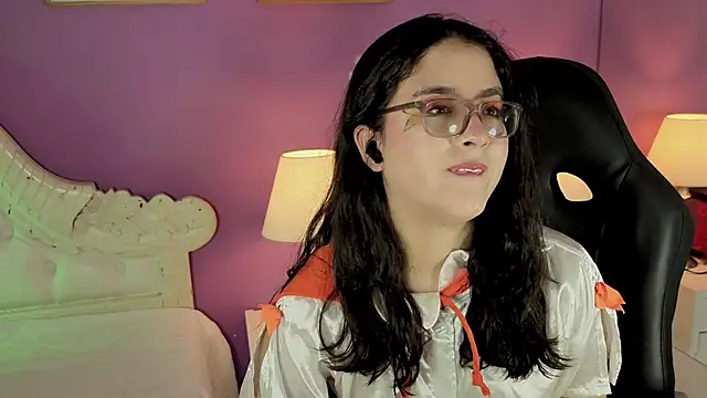 LiLLiAnderson online show from October 7, 2025, 11:44 am