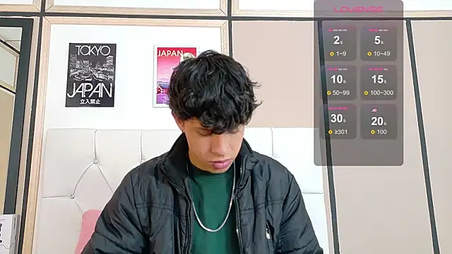 Axel  Evans online show from November 7, 2025, 12:21 pm