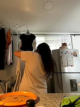 my aleja  online show from November 25, 2025, 5:02 pm