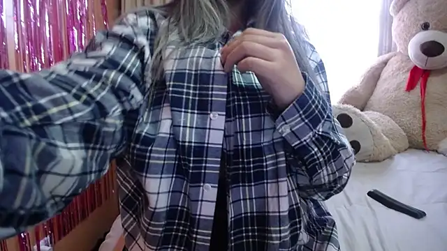 miss lilieth online show from October 25, 2025, 2:50 pm