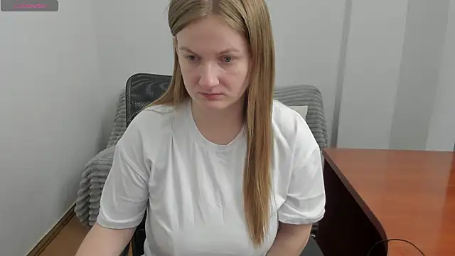 Snapshot of Alisha_Skyes chatting on February 4, 2026, 8:48 pm Alisha Skyes online show from February 4, 2026, 8:48 pm