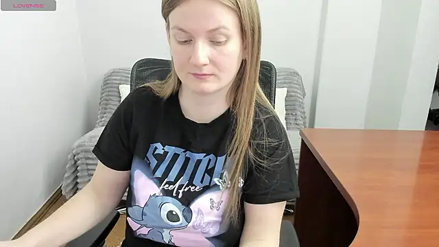 Snapshot of Alisha_Skyes chatting on February 24, 2026, 4:35 am Alisha Skyes online show from February 24, 2026, 4:35 am