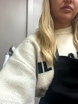 Snapshot of CandyVice chatting on September 30, 2025, 5:19 pm CandyVice online show from September 30, 2025, 5:19 pm