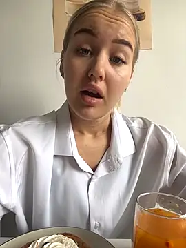 Snapshot of CandyVice chatting on November 1, 2025, 8:08 am CandyVice online show from November 1, 2025, 8:08 am