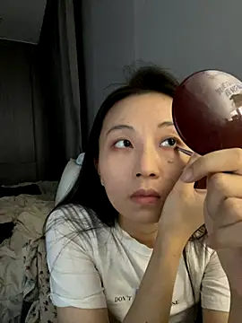 haiyan125216 online show from November 8, 2025, 10:08 am