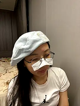 haiyan125216 online show from October 4, 2025, 9:55 am