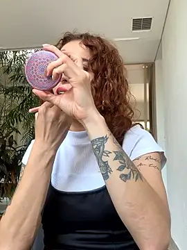 imhelena online show from January 14, 2026, 10:02 pm