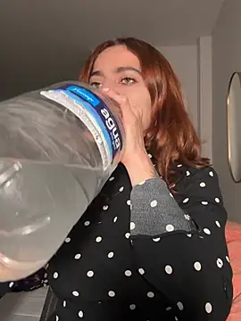 imhelena online show from January 12, 2026, 11:09 pm