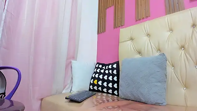 Snapshot of Lucia_Spear chatting on January 9, 2026, 1:07 pm Lucia Spear online show from January 9, 2026, 1:07 pm