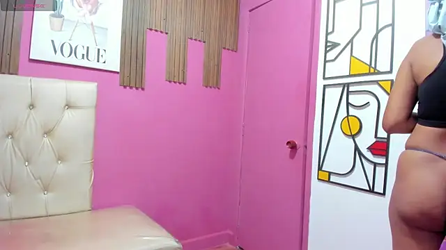 Snapshot of Lucia_Spear chatting on December 17, 2025, 12:43 pm Lucia Spear online show from December 17, 2025, 12:43 pm