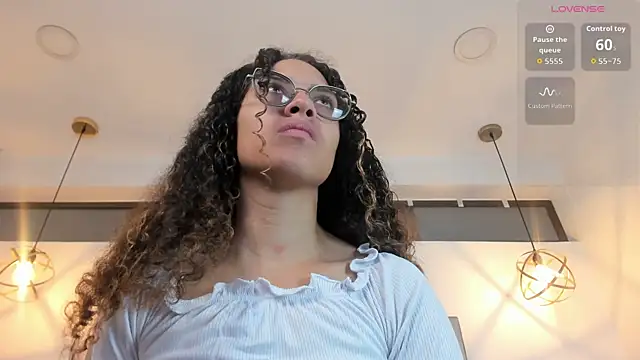 Hanna Cornee  online show from September 18, 2025, 1:47 pm