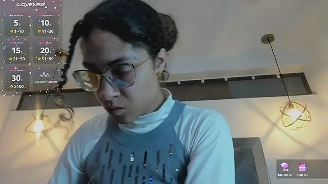 Hanna Cornee  online show from November 7, 2025, 1:48 pm